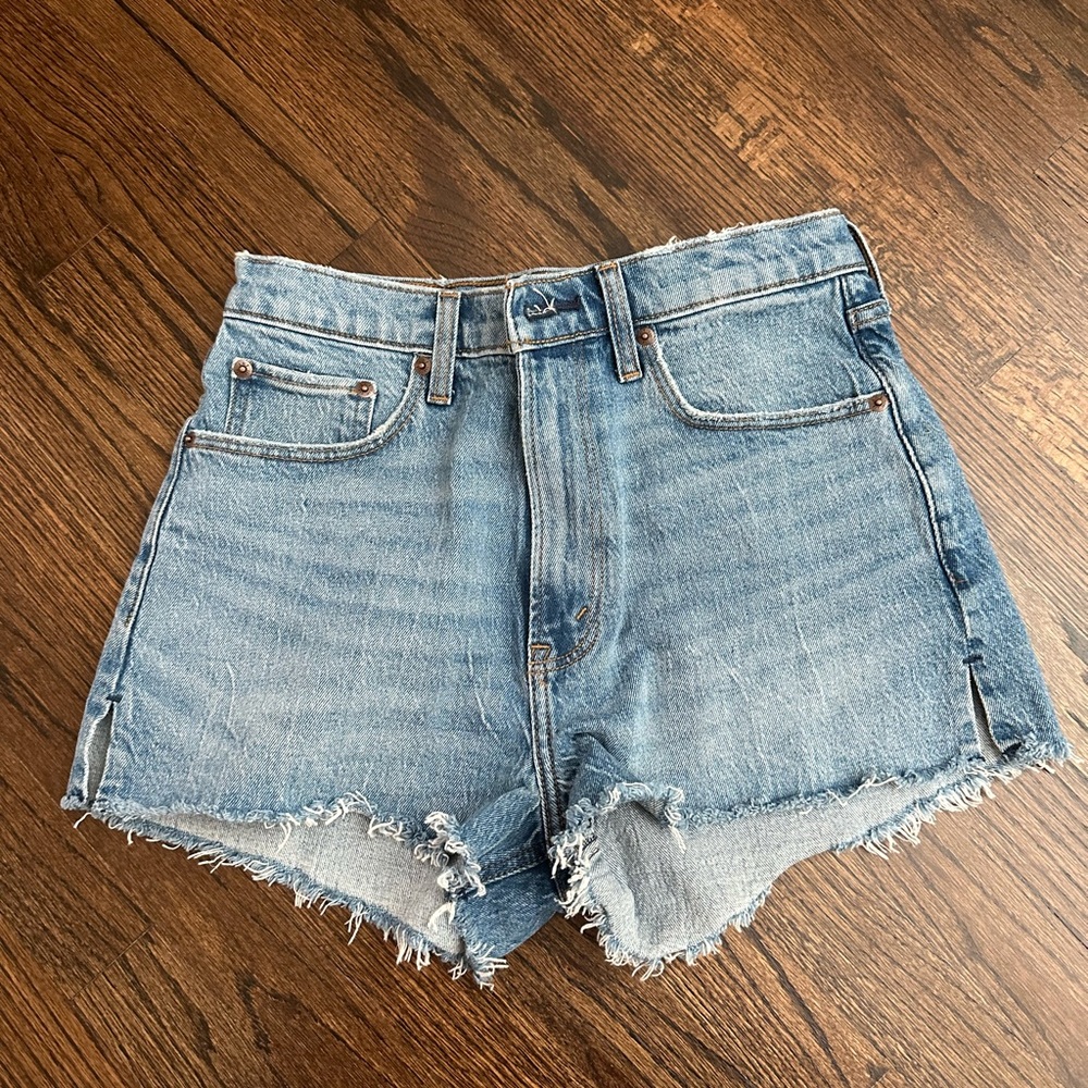 Abercrombie and Fitch The Mom Short High Rise
